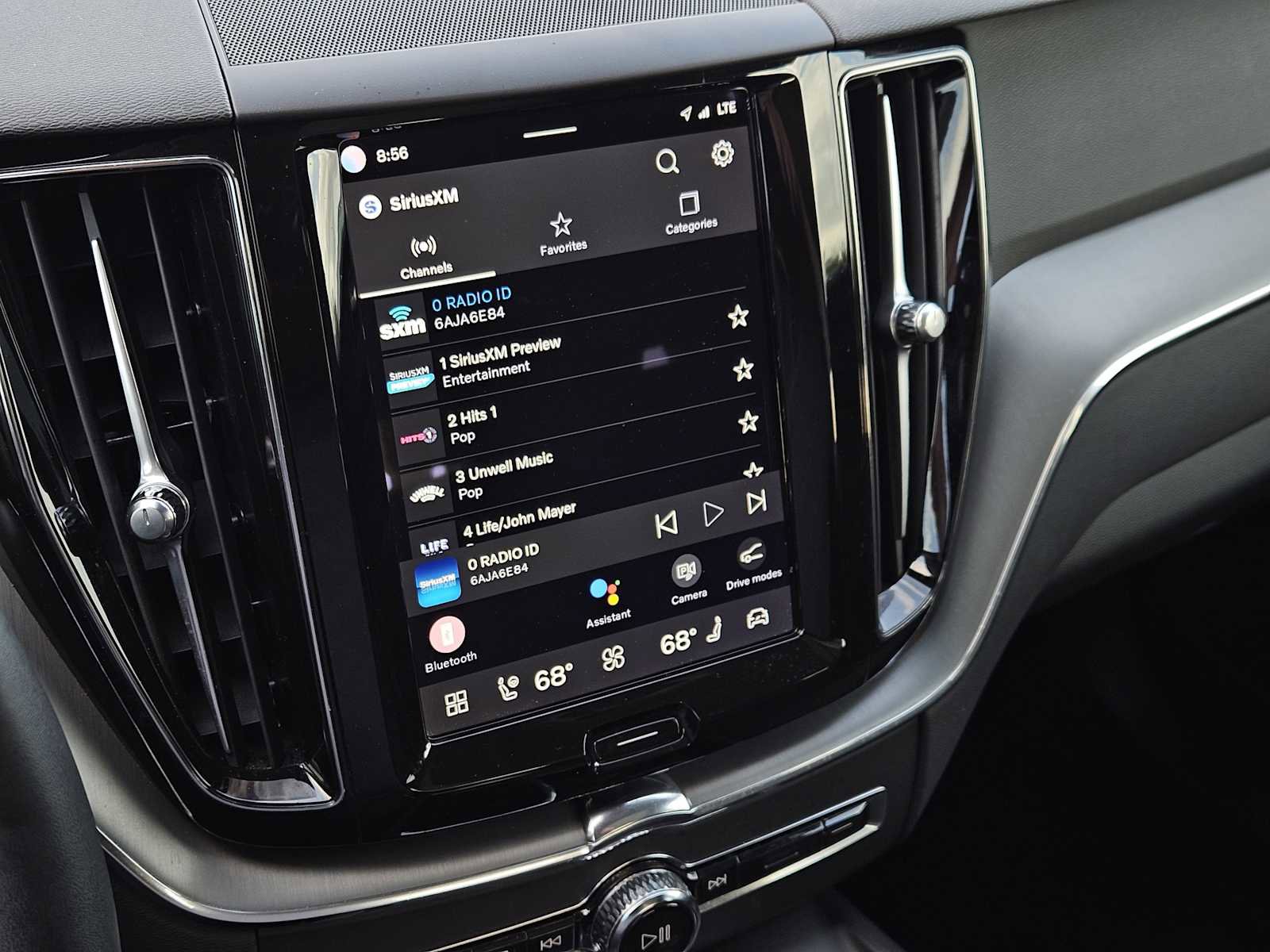 Used 2023 Volvo XC60 B5 Core w/ Climate Package image 17