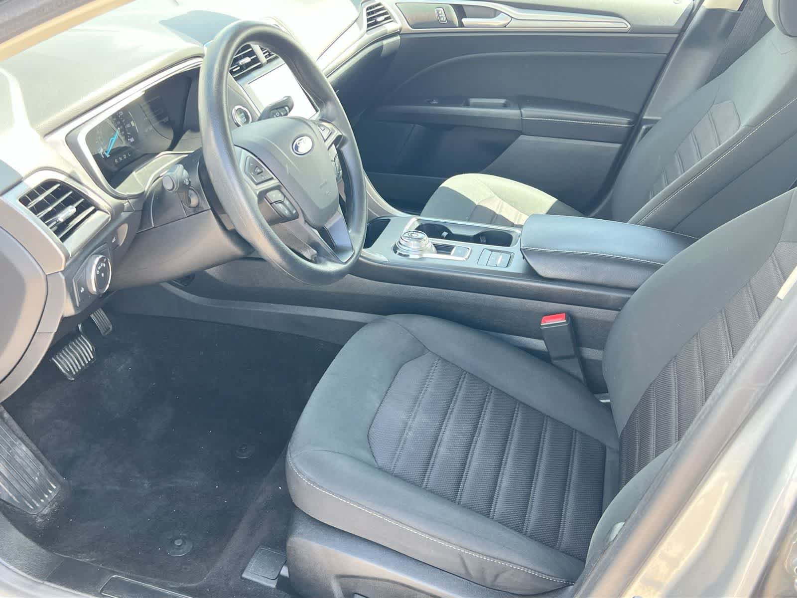 Used 2020 Ford Fusion SE FWD image 10