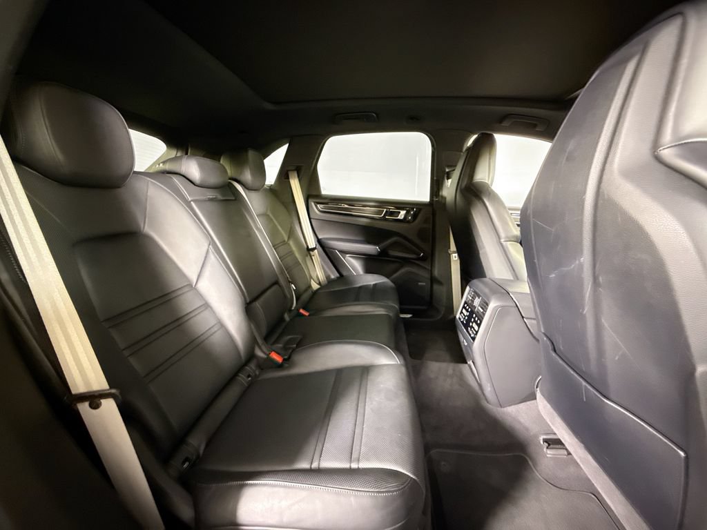 Certified 2023 Porsche Cayenne Platinum Edition AWD/4WD image 19