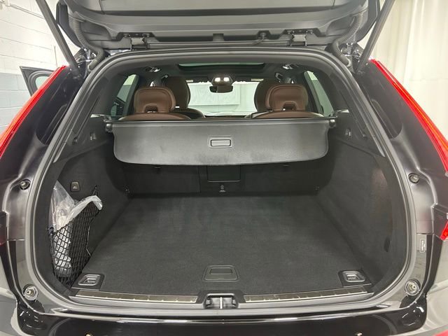 Used 2023 Volvo XC60 T8 Plus image 7