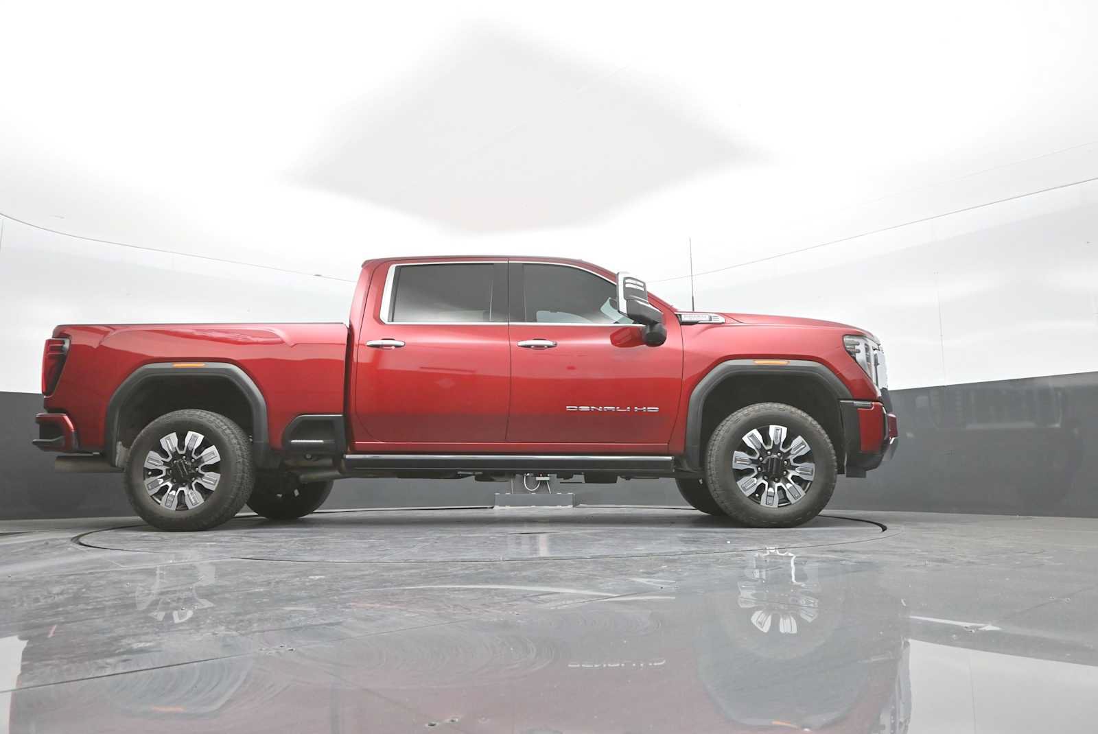 Used 2024 GMC Sierra 2500 Denali w/ Technology Package AWD/4WD image 39