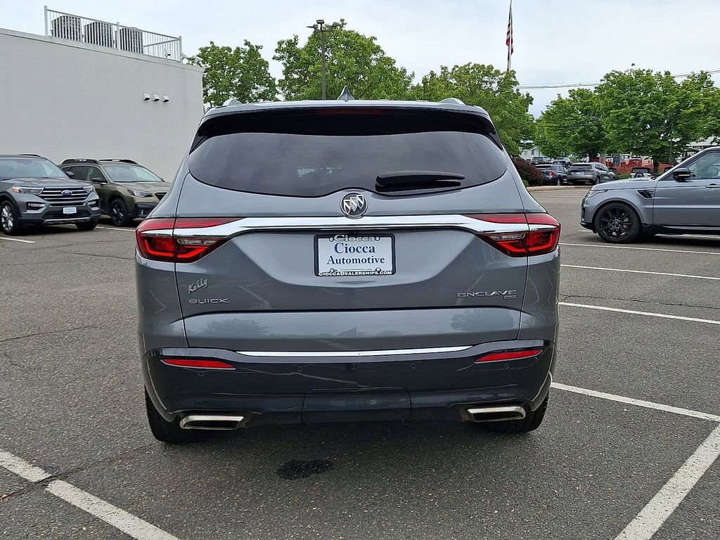 Used 2018 Buick Enclave Essence AWD/4WD image 8