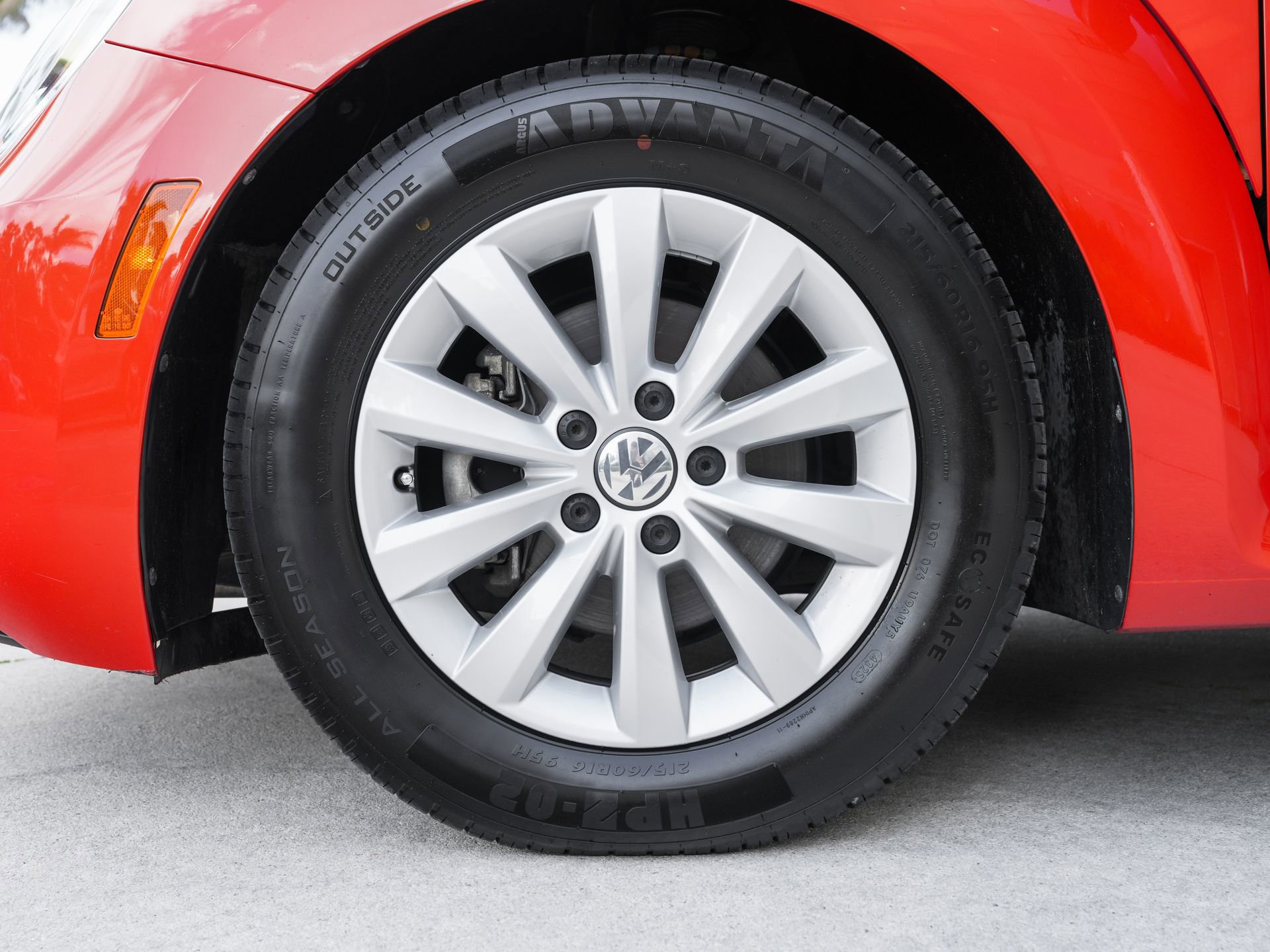 Used 2019 Volkswagen Beetle 2.0T S FWD image 30