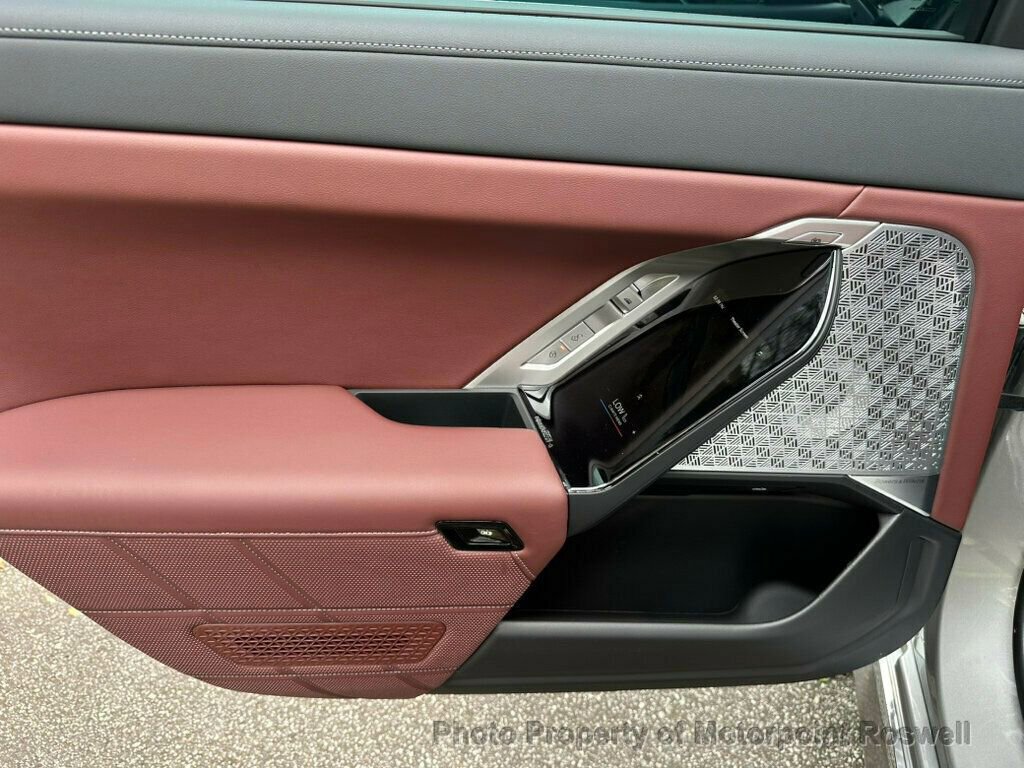 Used 2023 BMW i7 xDrive60 w/ Executive Package 2 AWD/4WD image 21