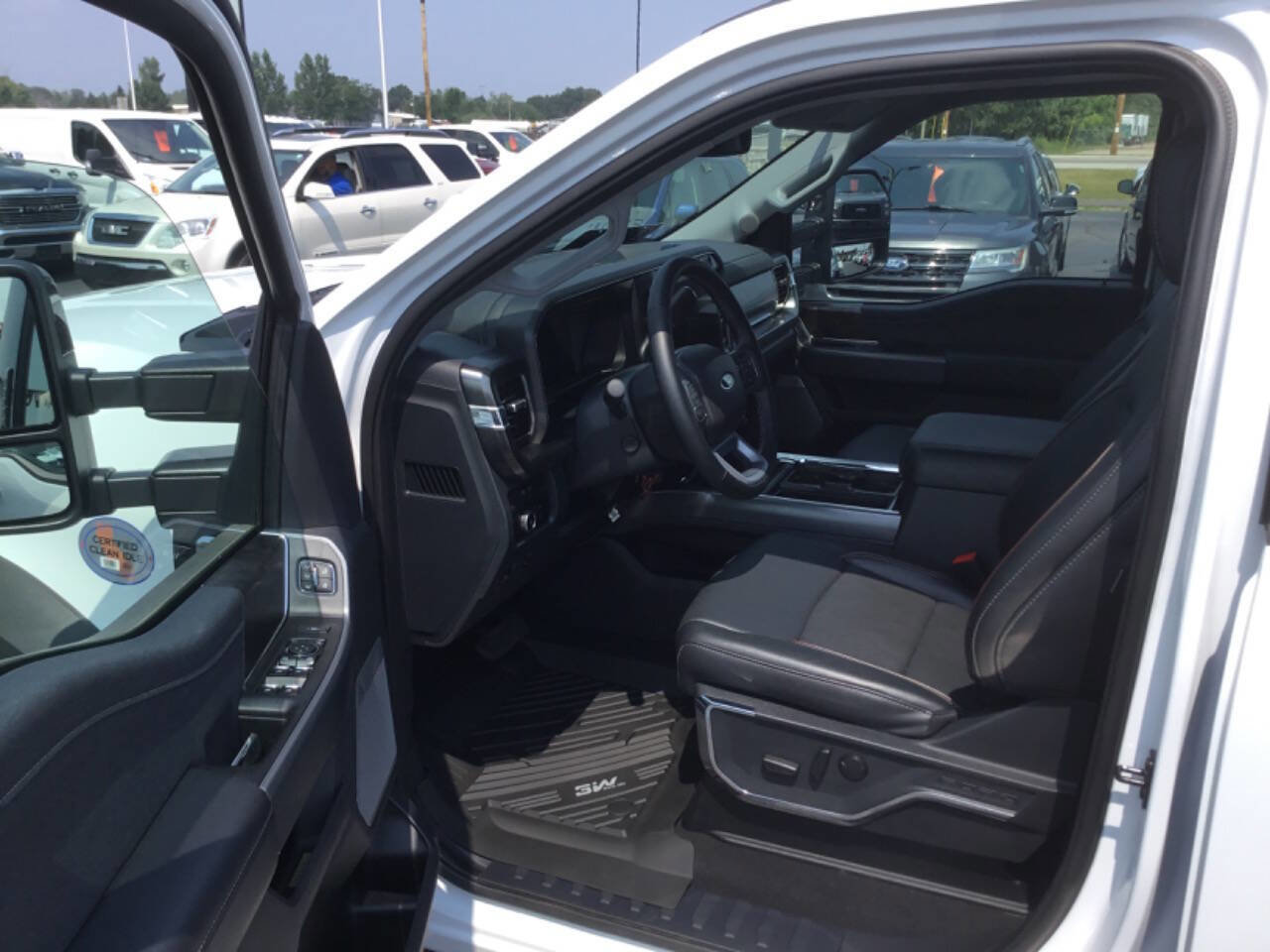 Used 2024 Ford F550 4x4 Crew Cab Super Duty image 5