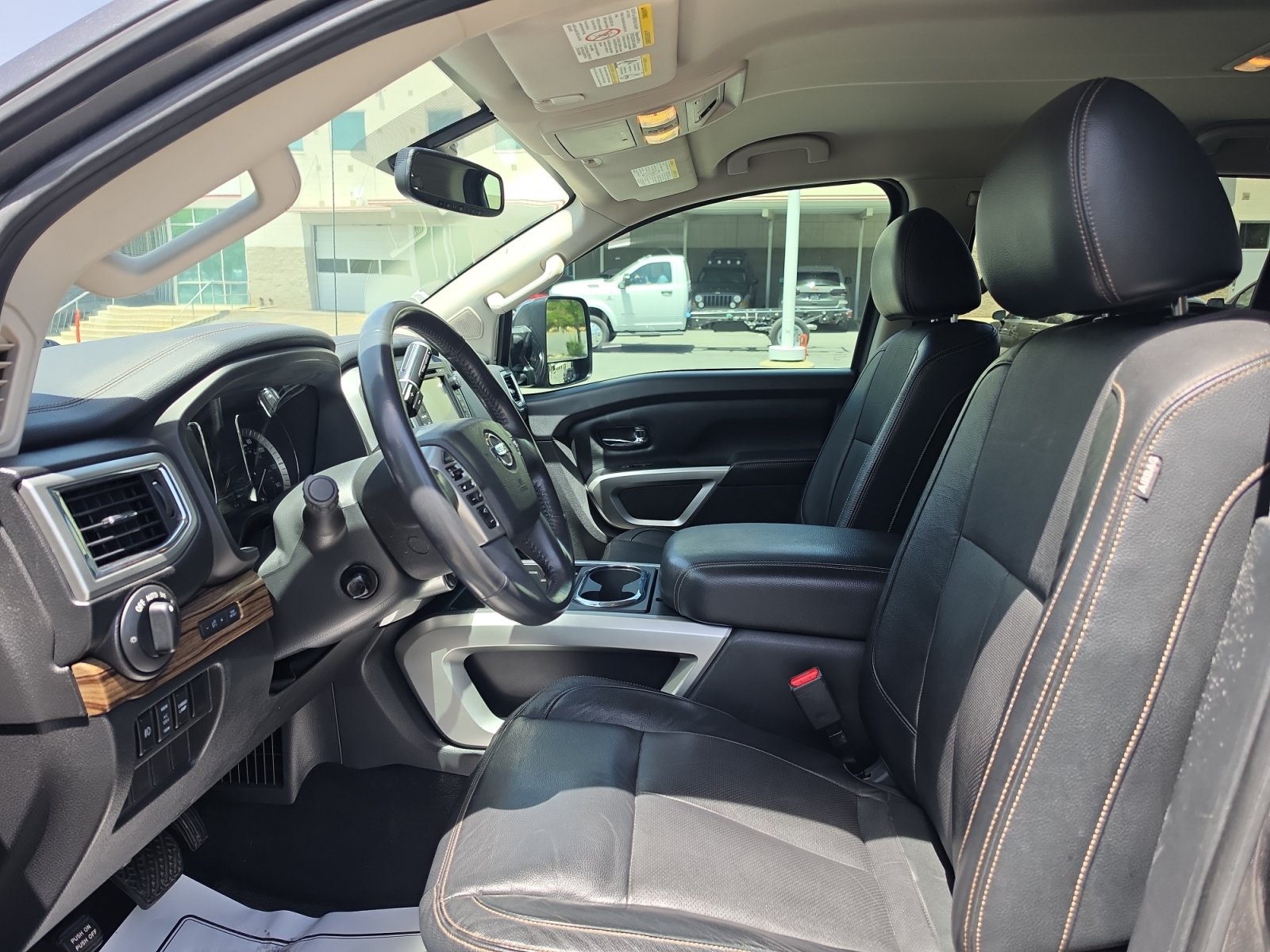 Used 2016 Nissan Titan SL AWD/4WD image 10