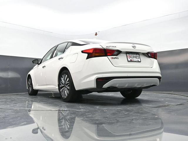 Used 2025 Nissan Altima 2.5 SV FWD image 45