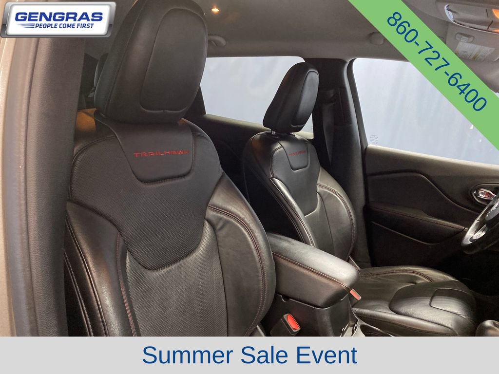 Used 2020 Jeep Cherokee Trailhawk AWD/4WD image 40