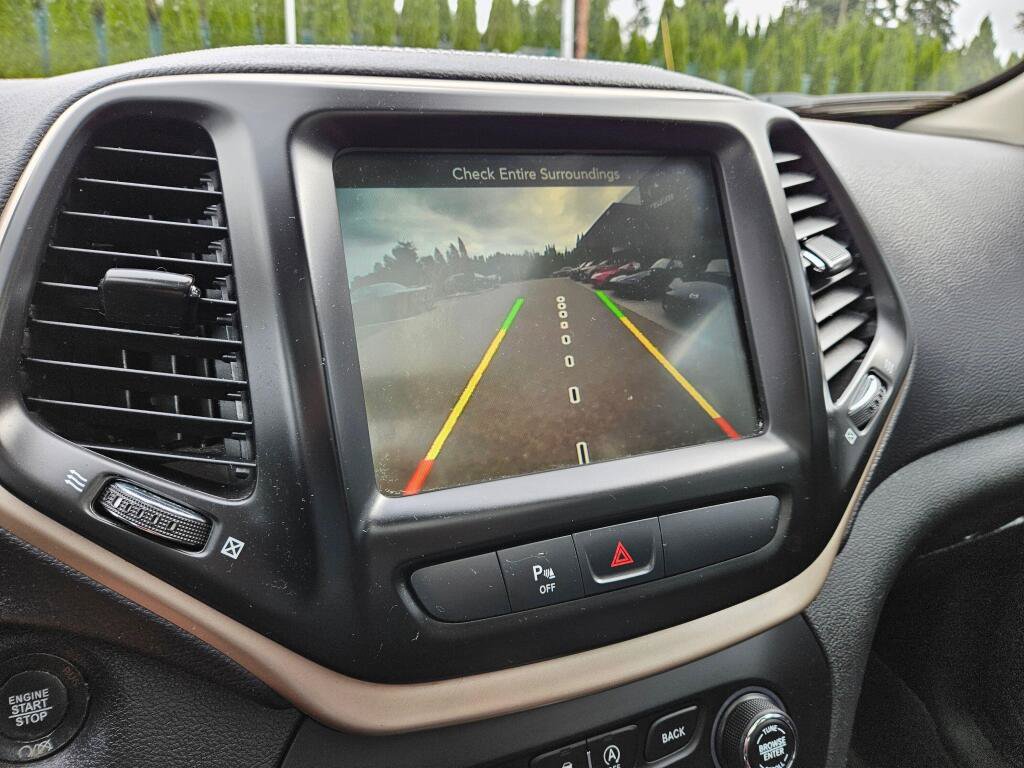 Used 2017 Jeep Cherokee 75th Anniversary AWD/4WD image 28