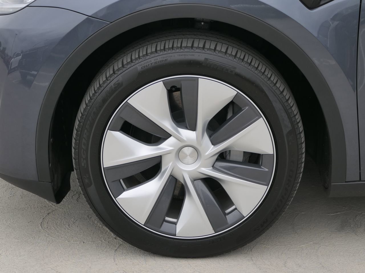 Used 2023 Tesla Model Y Long Range image 10