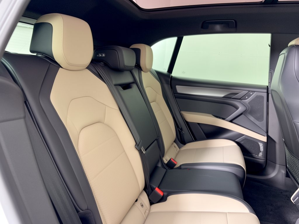 New 2026 Porsche Cayenne Coupe AWD/4WD image 29