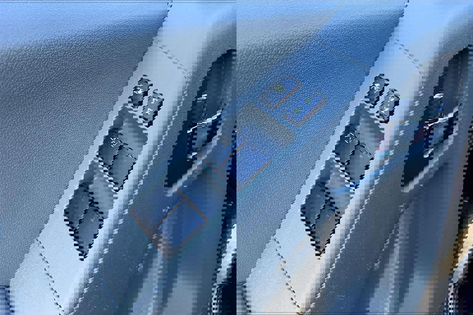 Used 2021 Nissan Frontier SV w/ Midnight Edition Floor Mats AWD/4WD image 31