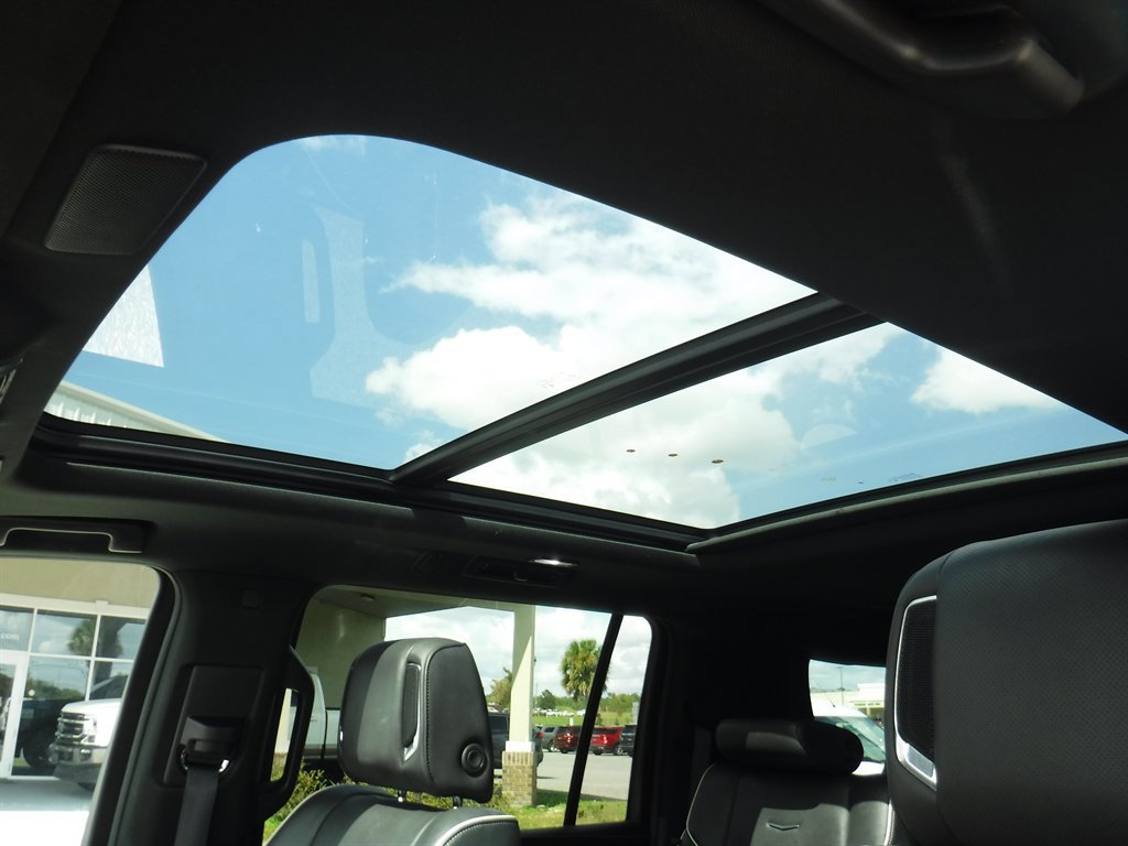 Used 2023 Cadillac Escalade ESV Premium Luxury image 30