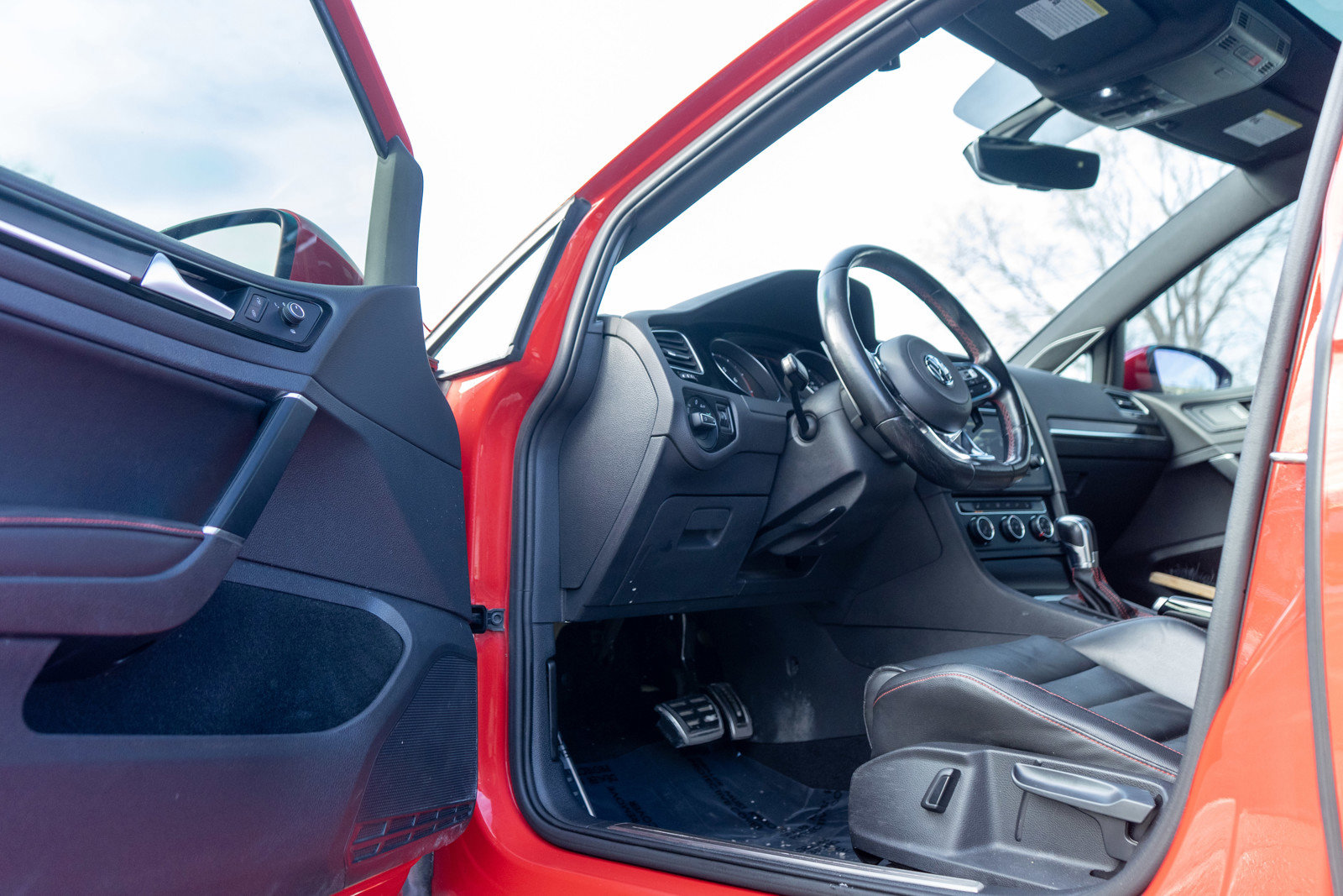 Used 2017 Volkswagen GTI SE image 12