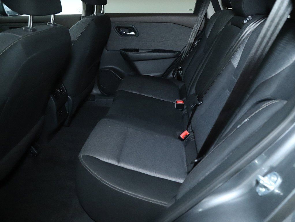 Used 2023 Nissan Rogue SV image 14