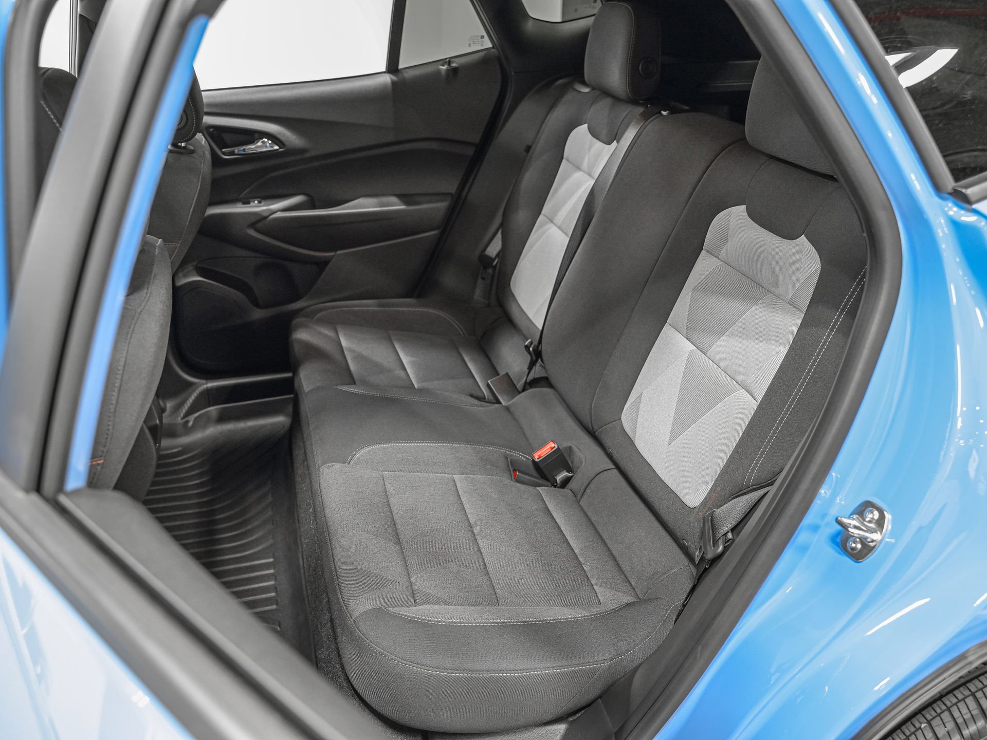 Used 2025 Chevrolet Trax RS w/ Driver Confidence Package FWD image 29