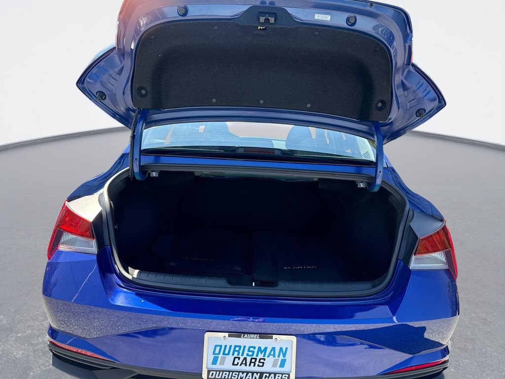 Used 2023 Hyundai Elantra SE w/ Cargo Package FWD image 20