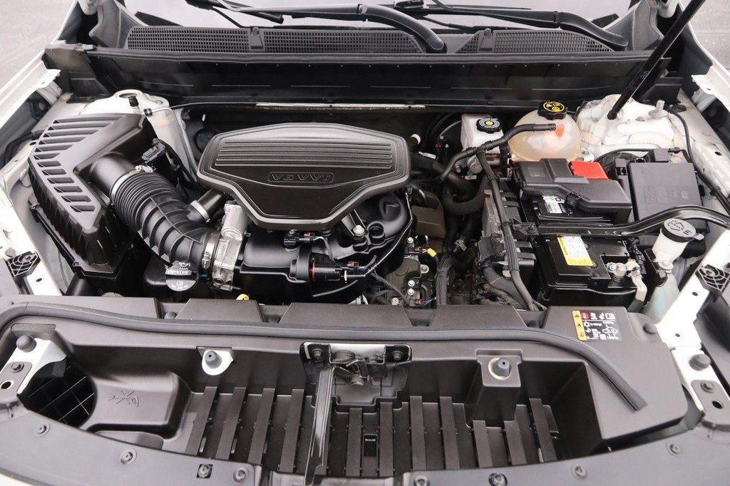 Used 2022 GMC Acadia AT4 w/ Technology Package AWD/4WD image 30