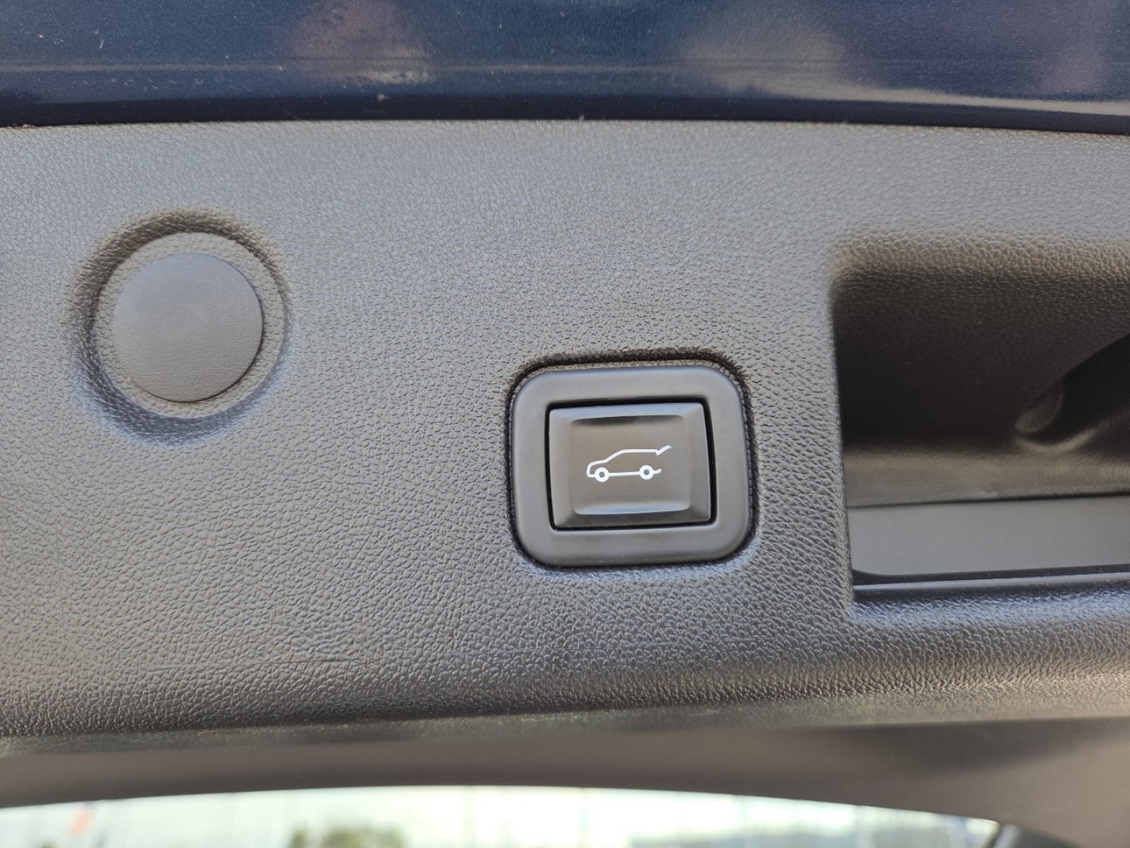 Used 2020 Chevrolet Equinox LT w/ Driver Convenience Package image 22