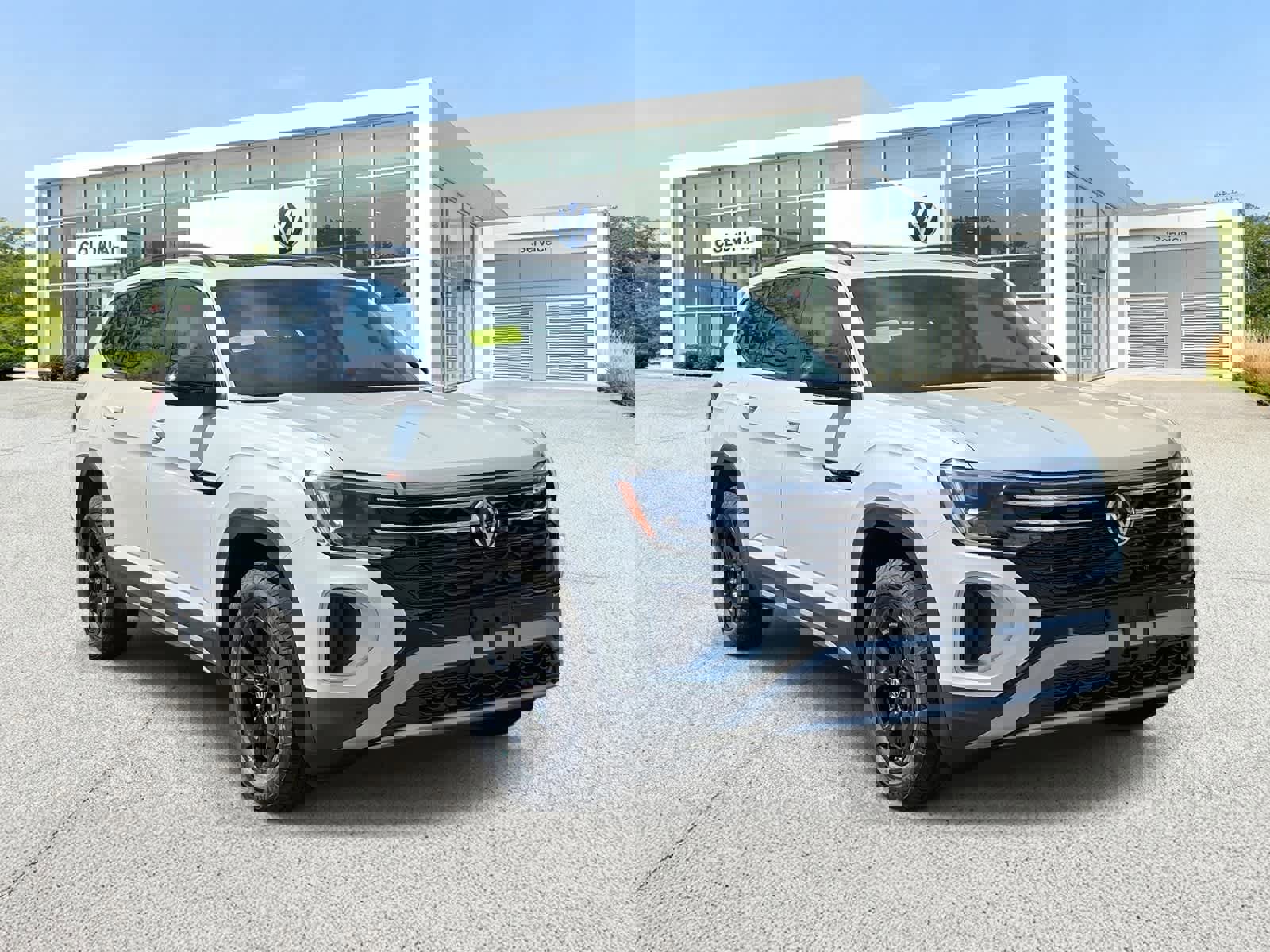 New 2026 Volkswagen Atlas Peak Edition image 2