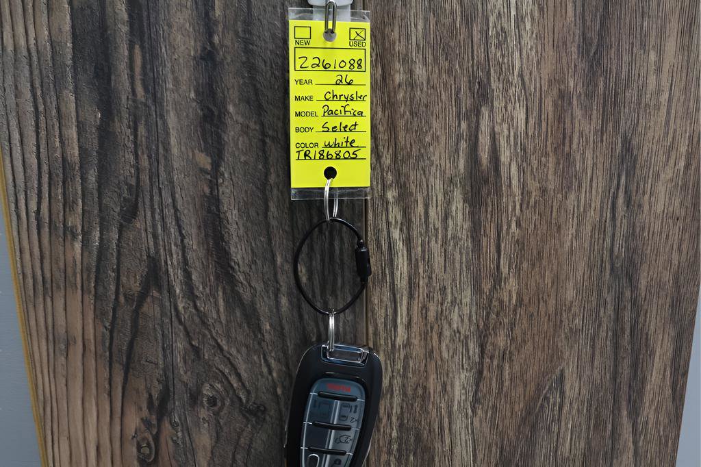 Used 2026 Chrysler Pacifica Select image 32