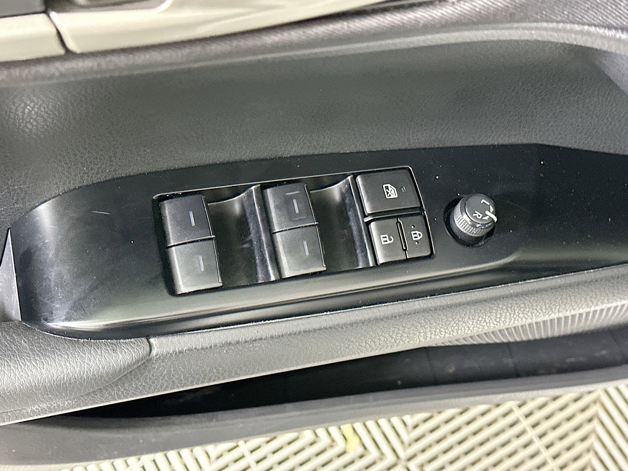 Used 2025 Toyota Camry LE image 15