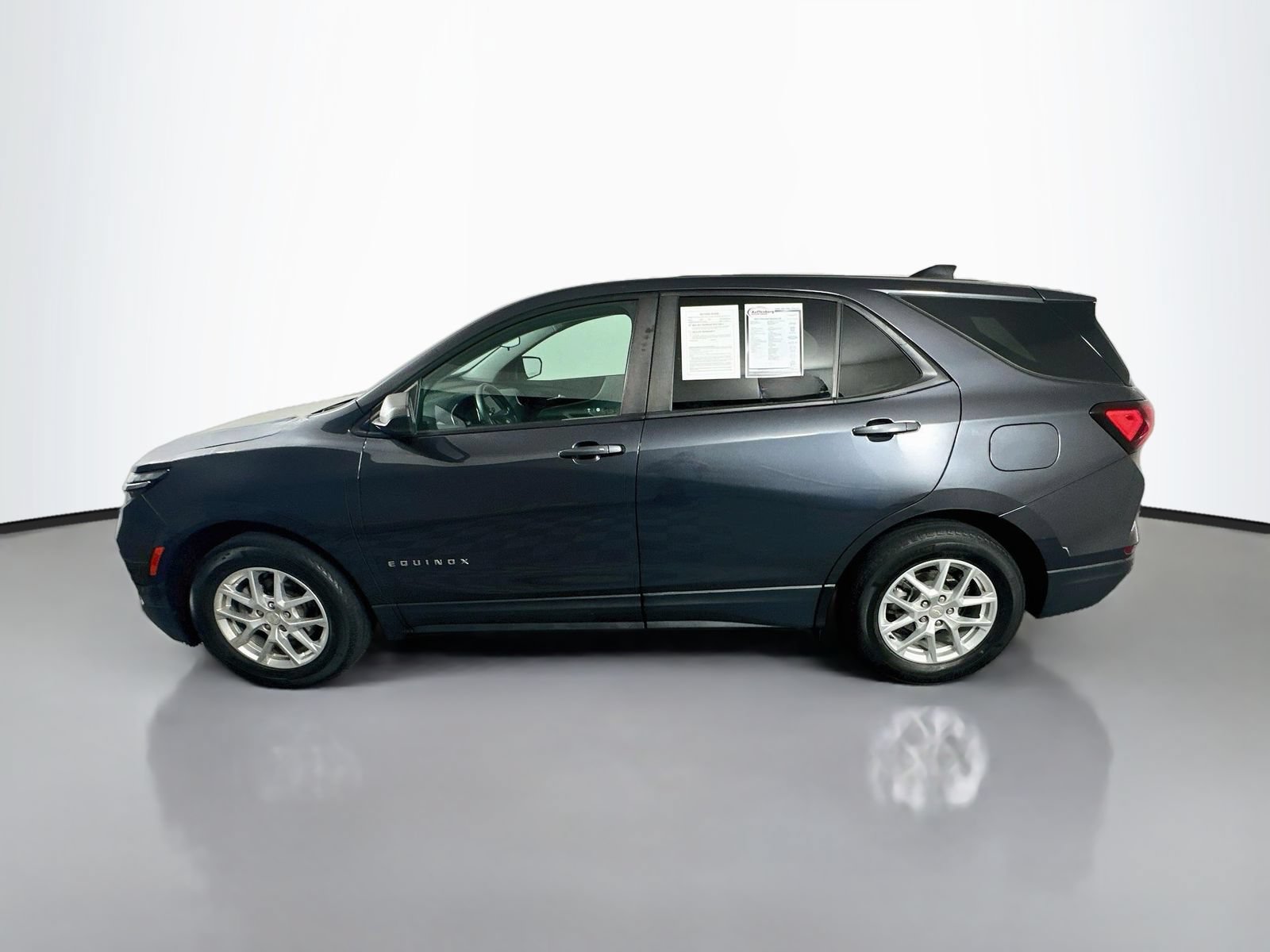 Used 2022 Chevrolet Equinox LS w/ LS Convenience Package FWD image 4