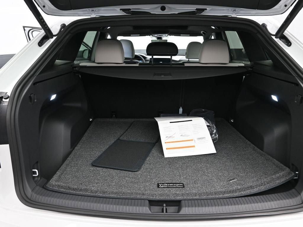 New 2026 Volkswagen Atlas Cross Sport SEL Premium R-Line image 10