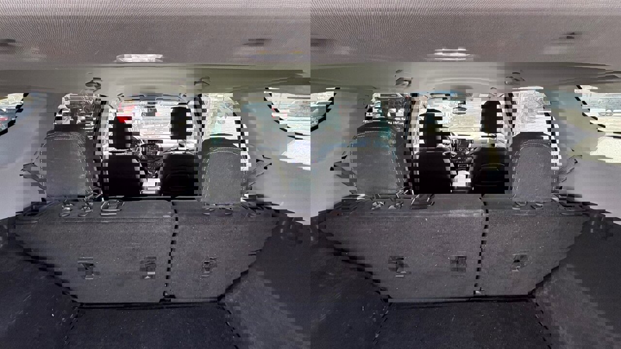 Used 2022 GMC Terrain SLE w/ Driver Convenience Package image 16