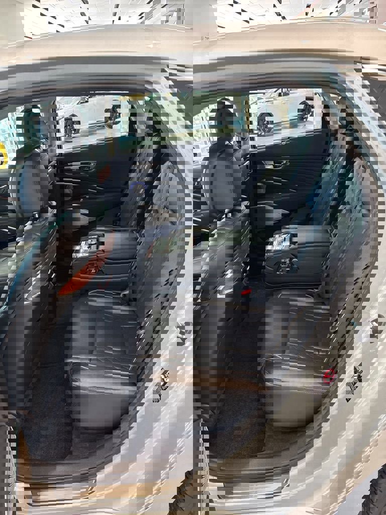 Used 2020 Kia K900 Luxury image 22