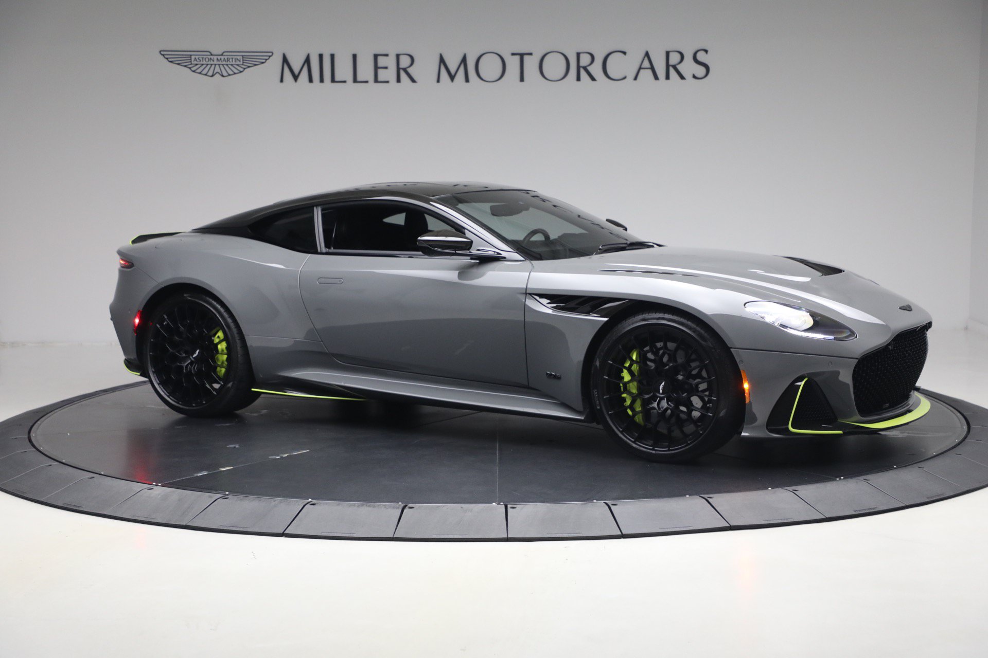 Used 2023 Aston Martin DBS Coupe RWD image 10