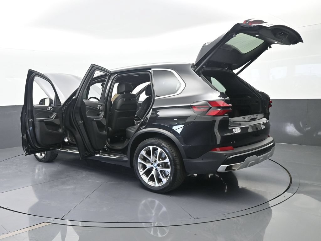 Used 2025 BMW X5 xDrive50e AWD/4WD image 81
