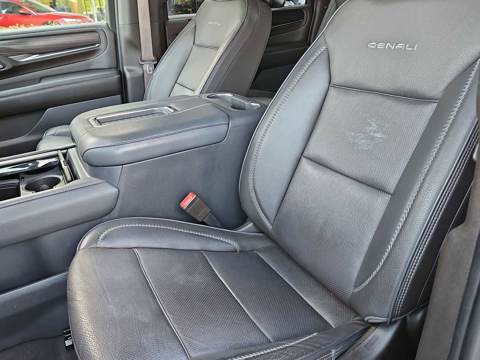 Used 2021 GMC Yukon XL Denali w/ Denali Premium Package image 17