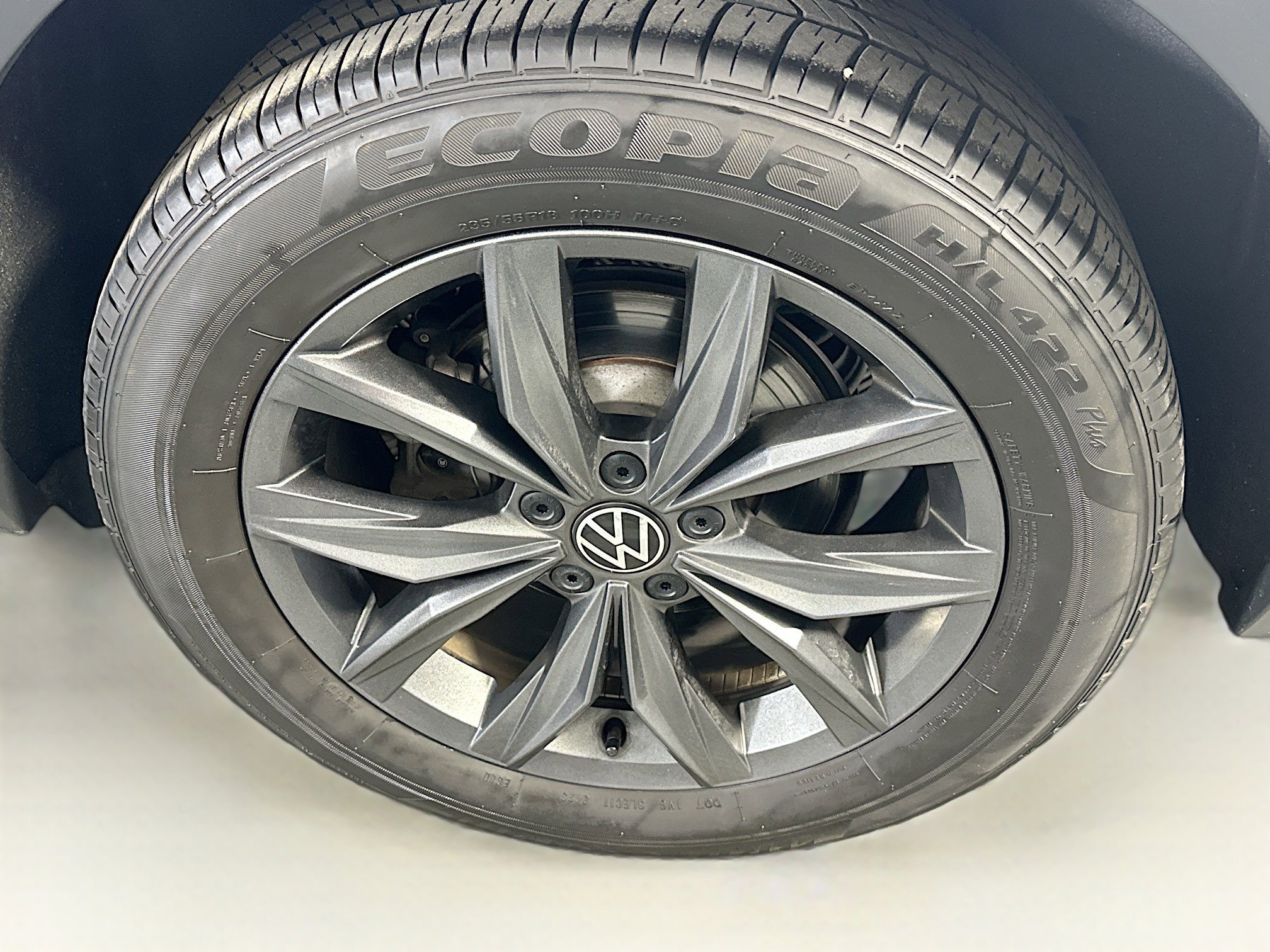 Used 2023 Volkswagen Tiguan SE w/ Panoramic Sunroof Package FWD image 11