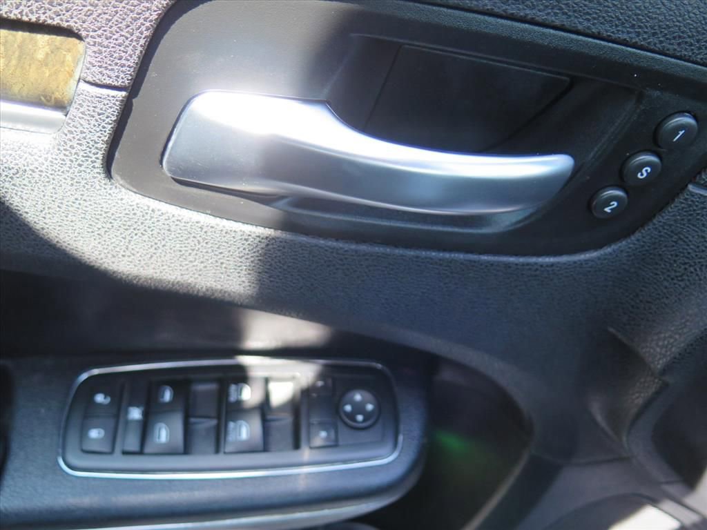 Used 2013 Chrysler 300 C AWD/4WD image 11