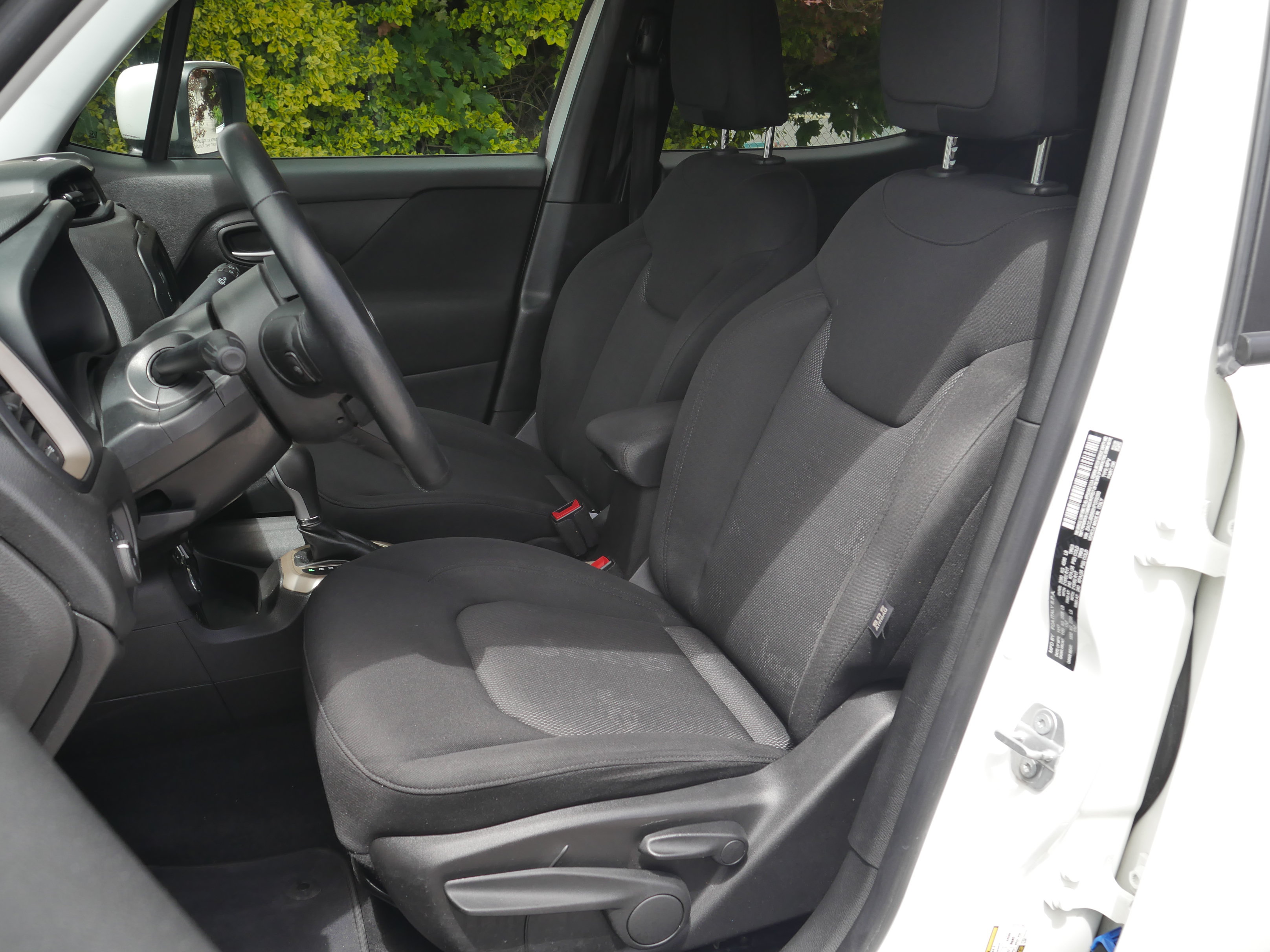 Used 2017 Jeep Renegade Latitude AWD/4WD image 31