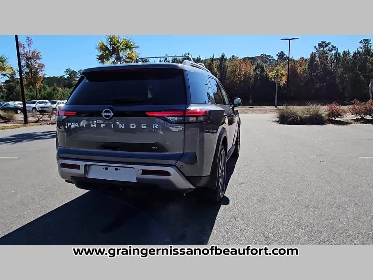 New 2025 Nissan Pathfinder SL w/ SL Premium Package FWD image 32