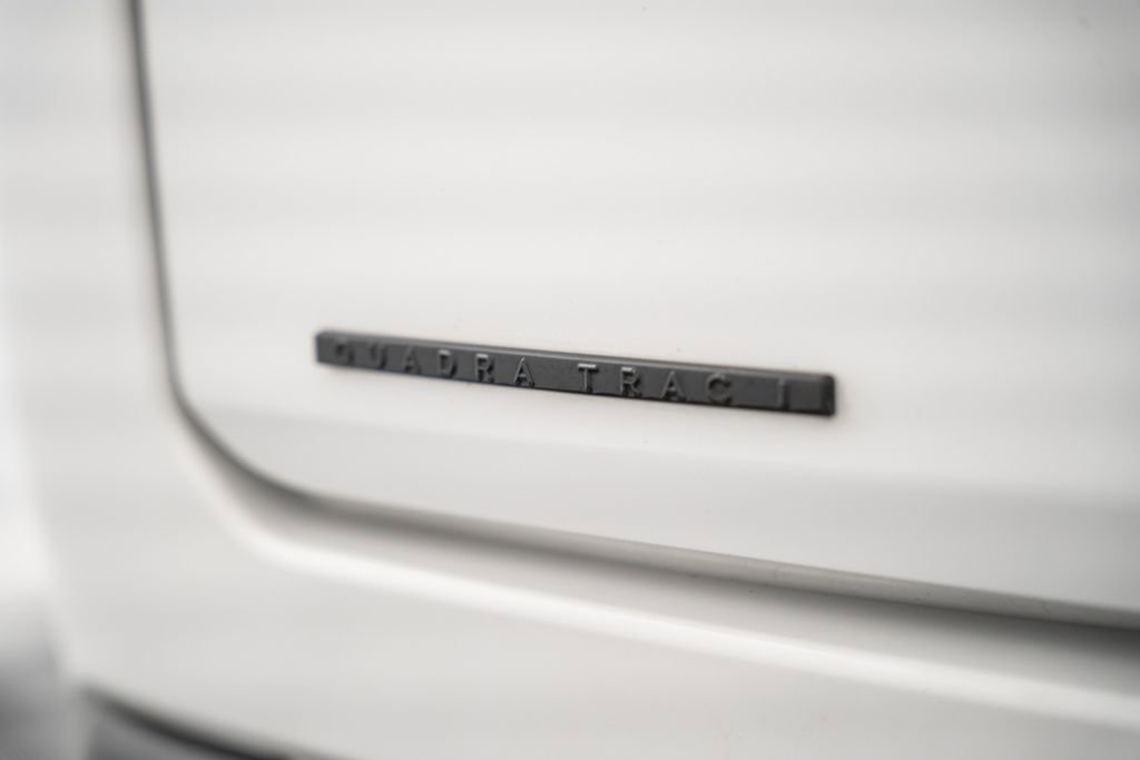 Used 2023 Jeep Wagoneer L Series II w/ Convenience Group I AWD/4WD image 10
