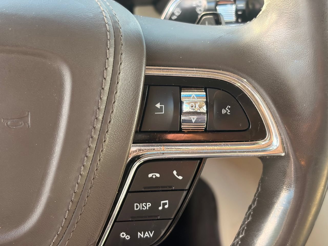 Used 2017 Lincoln Continental Select FWD image 27