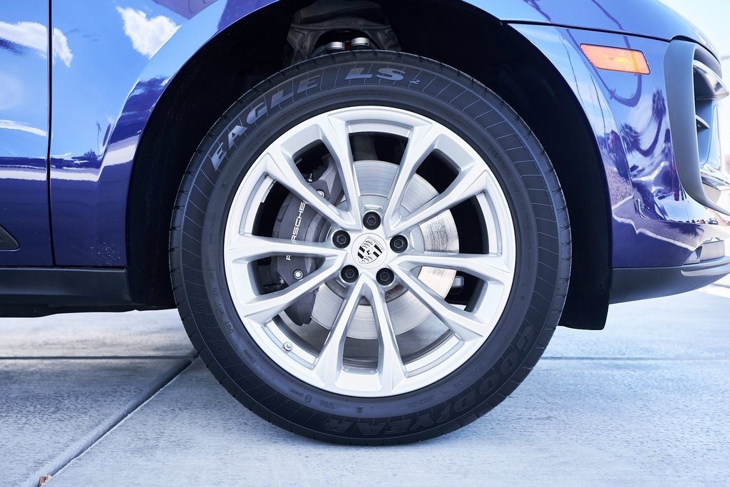 Used 2024 Porsche Macan image 10