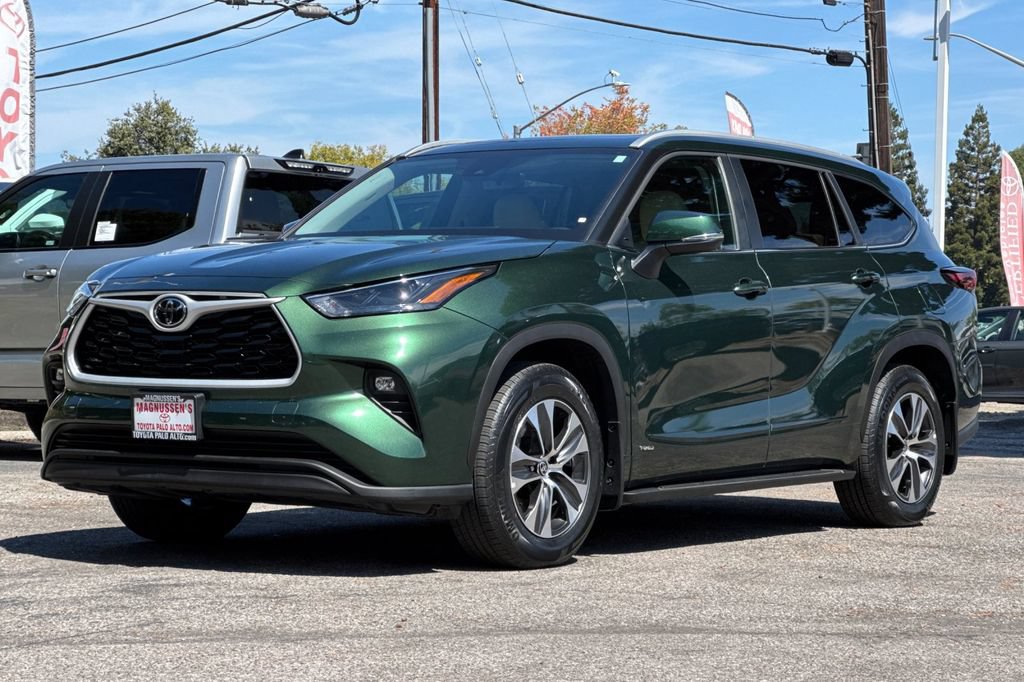 Certified 2025 Toyota Highlander XLE AWD/4WD image 7