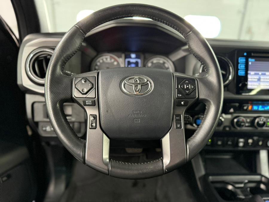 Used 2018 Toyota Tacoma TRD Sport image 31