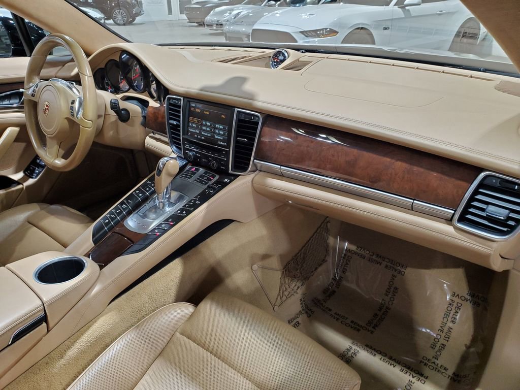 Used 2014 Porsche Panamera 4S Executive image 16