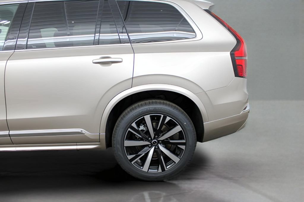 New 2026 Volvo XC90 B6 Core image 33