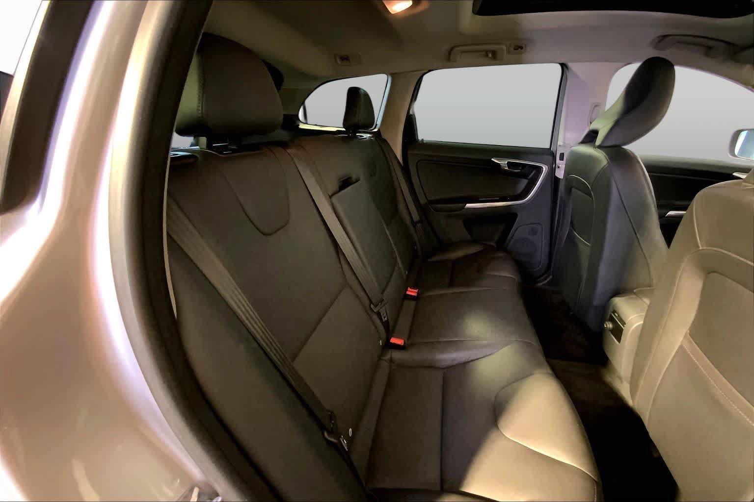 Used 2015 Volvo XC60 T6 AWD/4WD image 19