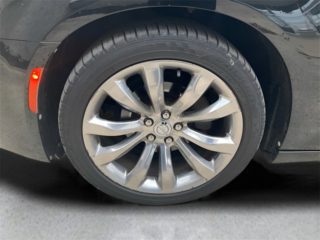 Used 2017 Chrysler 300 Limited image 10