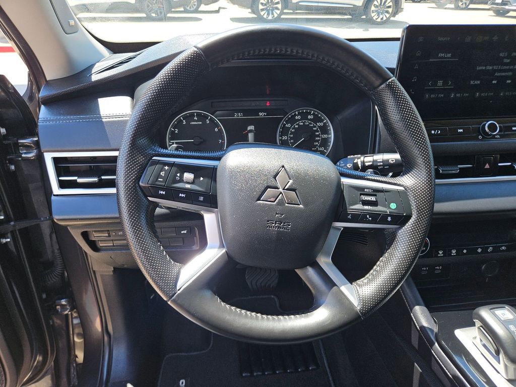 Used 2025 Mitsubishi Outlander SE FWD image 18