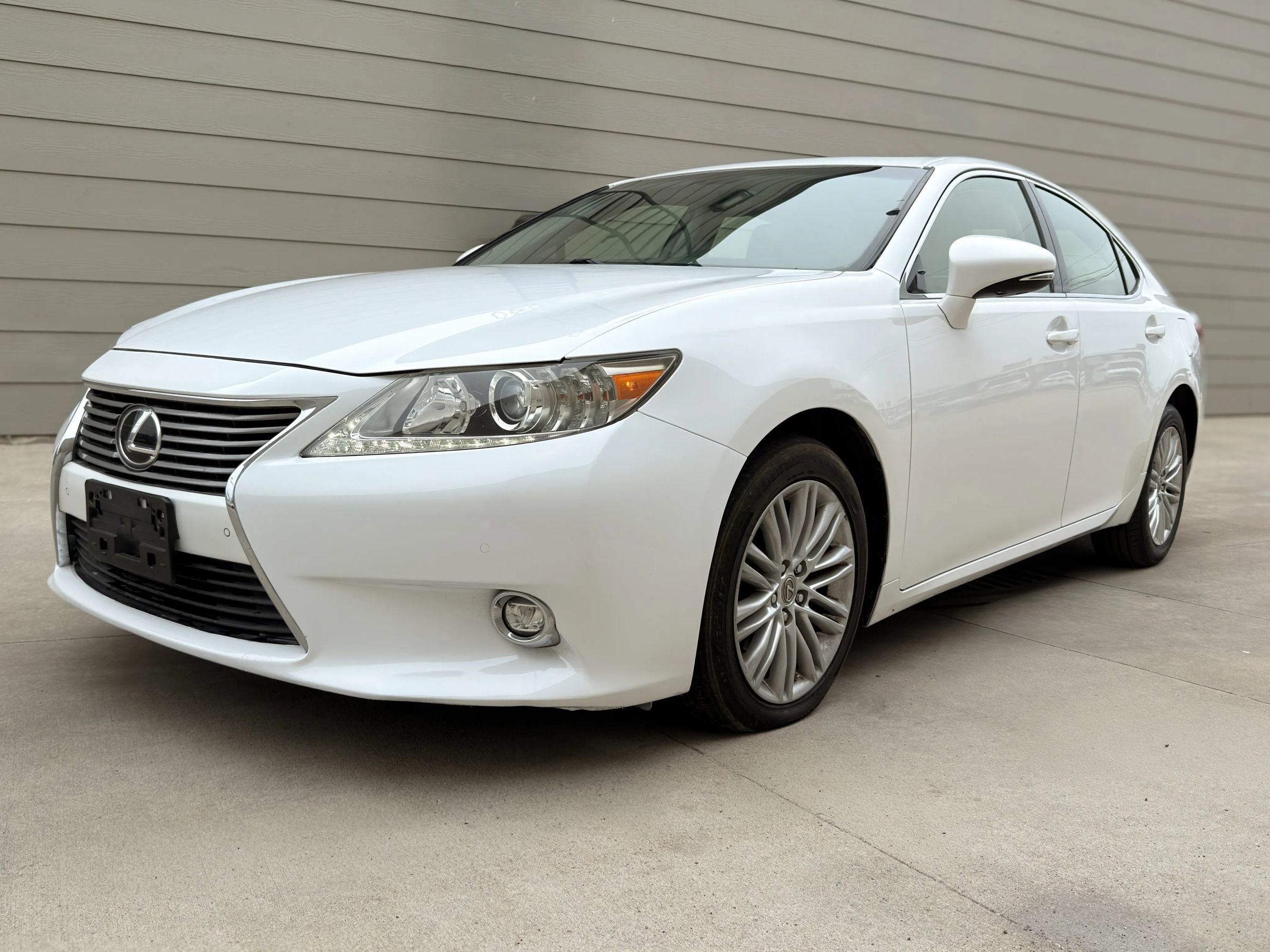 Used 2015 Lexus ES 350 w/ Luxury Package image 3