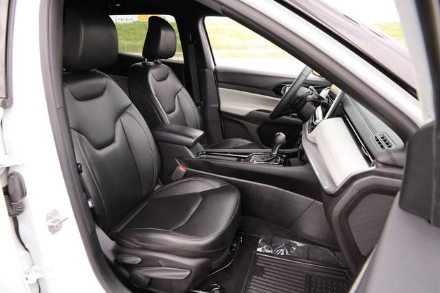 Used 2025 Jeep Compass Limited AWD/4WD image 25