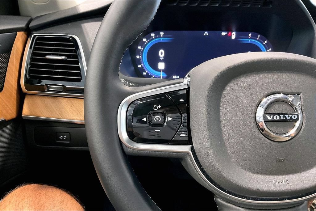 Certified 2025 Volvo XC90 B6 Plus w/ Protection Package AWD/4WD image 12